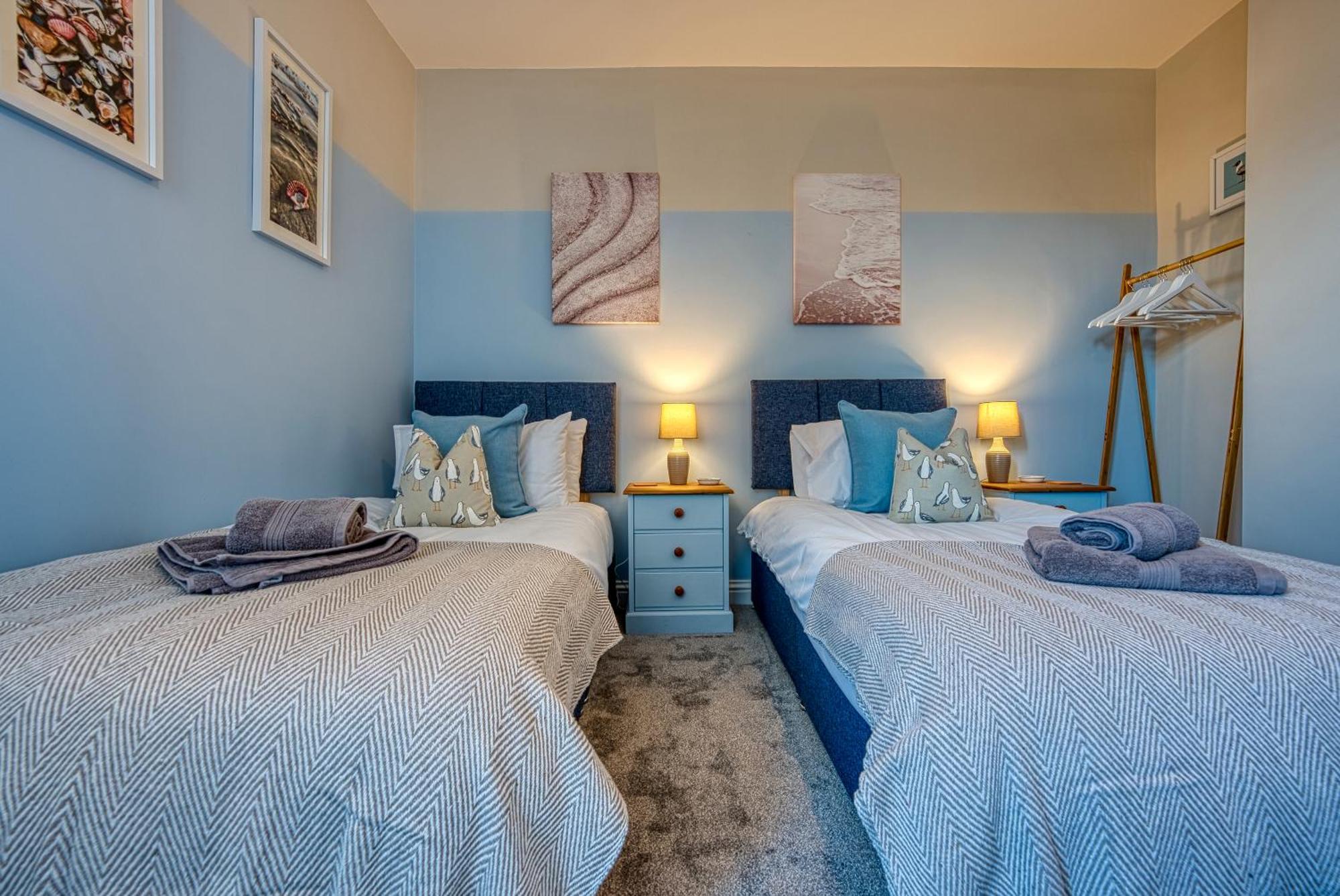 2 Bedrooms Modern, Stunning & Stylish Contractor House, Prime Portsmouth Location With Free Parking Permit, Summer Special Offer!! - By Blue Puffin Stays Exterior foto