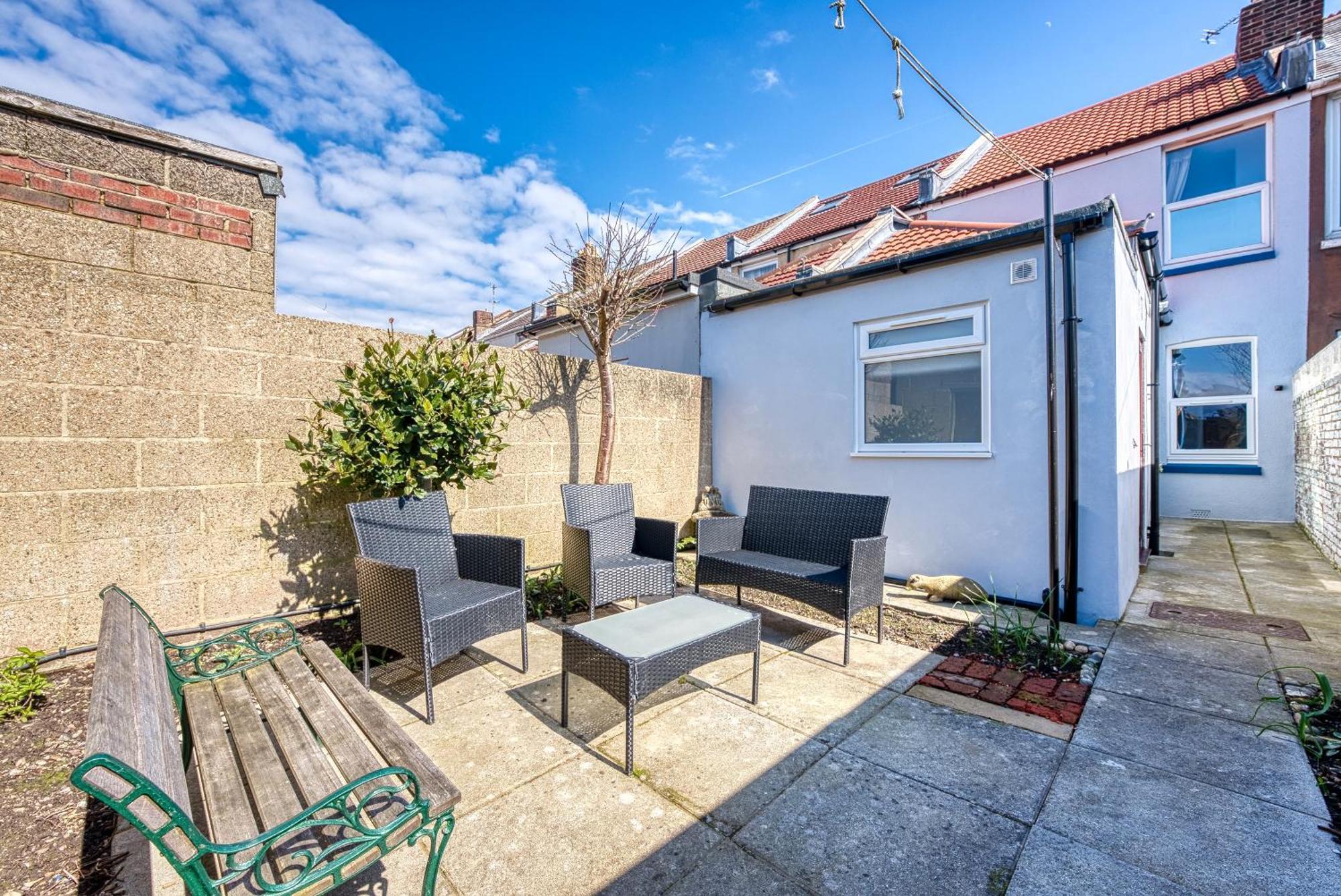 2 Bedrooms Modern, Stunning & Stylish Contractor House, Prime Portsmouth Location With Free Parking Permit, Summer Special Offer!! - By Blue Puffin Stays Exterior foto